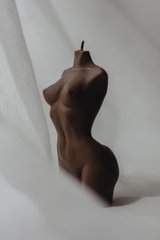 Свеча в форме женского тела шоколадного цвета с фирменным ароматом