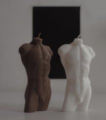 Свеча в форме мужского тела шоколадного цвета с фирменным ароматом
