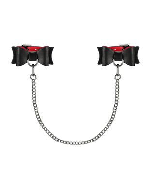 Кожаные наручники-банты с длинной цепью Obsessive A745 cuffs, черно-красные, длинная цепь